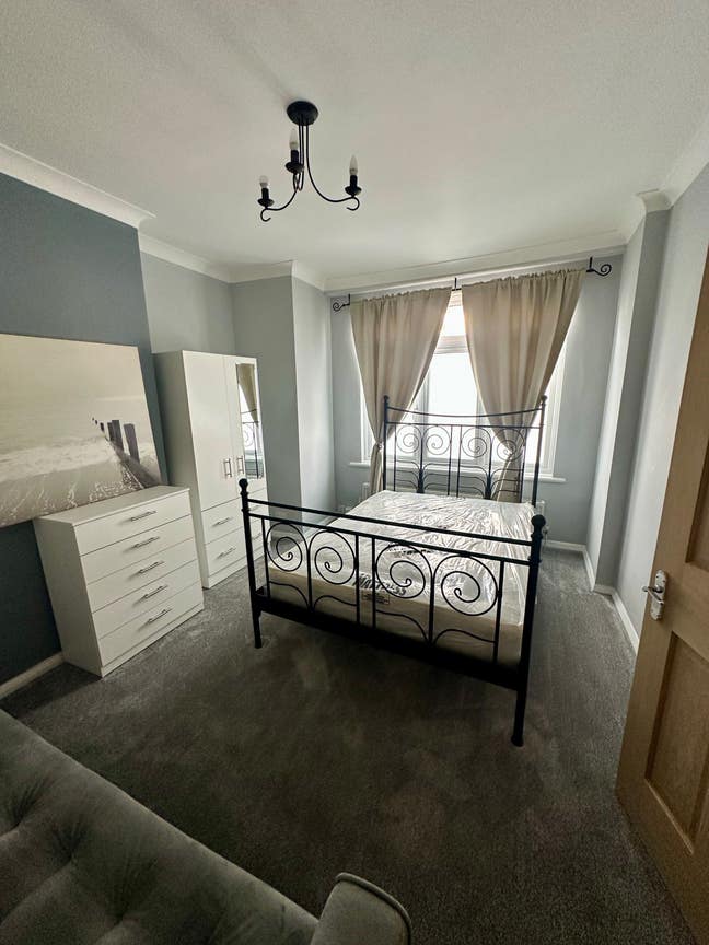  Big  double  room  available  now for females preferred Main Photo