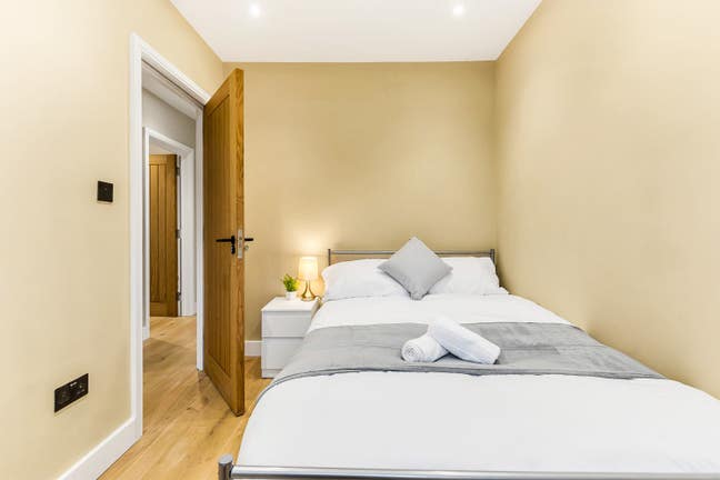 Luxury Rooms Available - NR5 - Available Now Main Photo