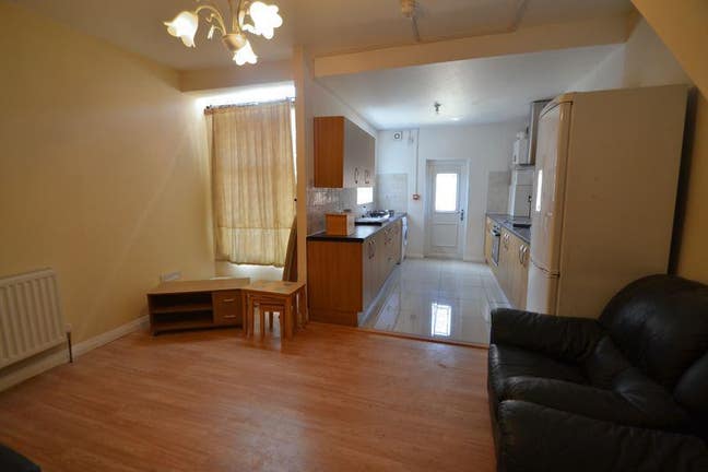 Immaculate property Main Photo