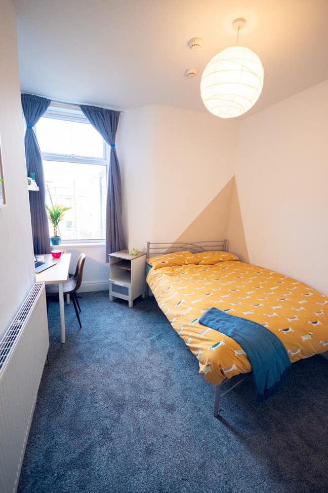 Lovely Double Room close to City C - All Bills! Main Photo