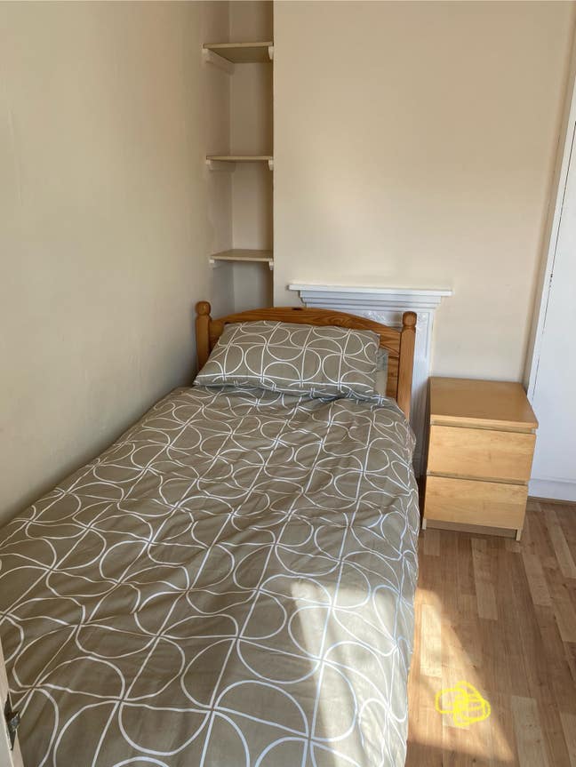 Single Room in Peaslake Main Photo
