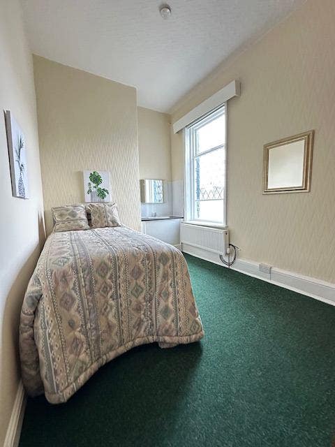 Cosy - Large single Room in sunny house Main Photo