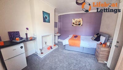 Furnished double bedroom with all bills & WiFi inc Main Photo
