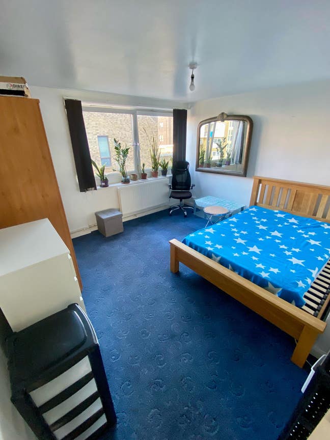 Spacious double room for rent  Main Photo