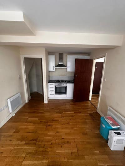1-Bed Flat Near Norwood – Bills Not Included, Unfu Main Photo