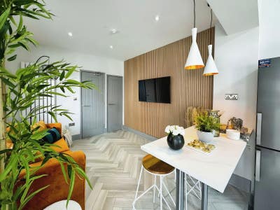 Stunning six bedroom HMO, Old Town Swindon. Main Photo