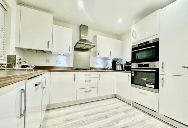 Bright Double Room | Brand New | Move-In Ready Main Photo