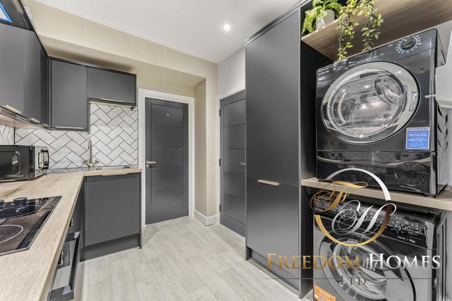 Bespoke Studio with Ensuite in Fellowes Road - PE2 Main Photo