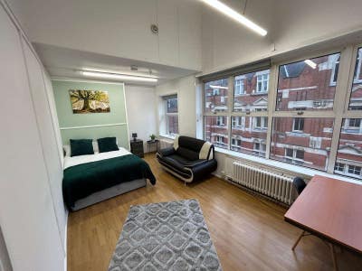 💥 HUGE Room - Right in City Centre 💥 Main Photo