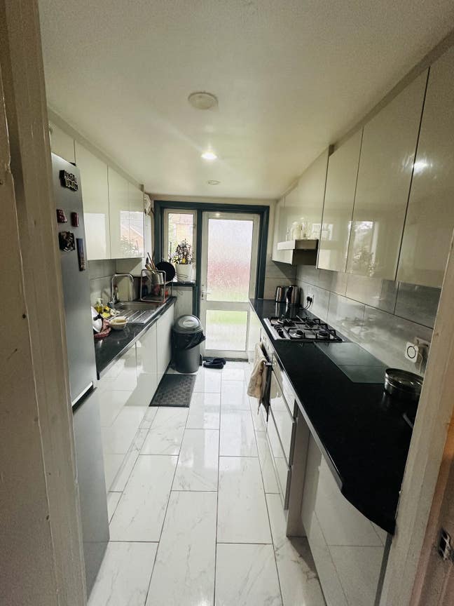 Double Room to Let 3 Mins Walk from Colindale Tube Main Photo