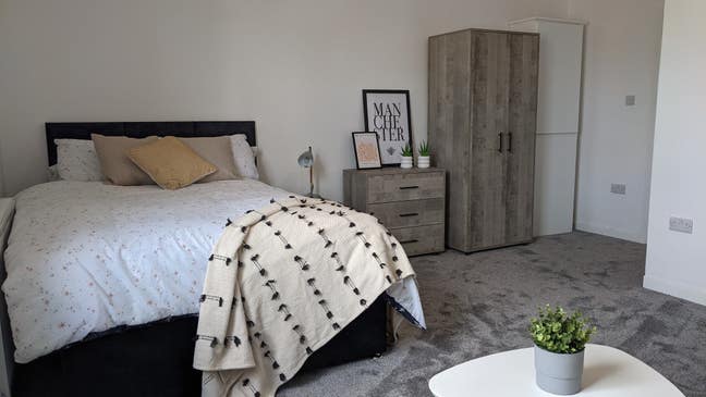 1 Bedroom studio Chorlton, £925/pcm Furnished Main Photo