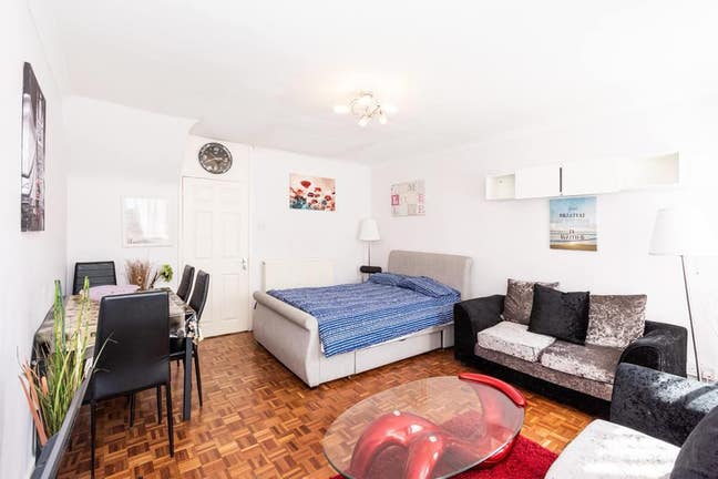 2 rooms avail flat share Gr8 Portland Street! Main Photo