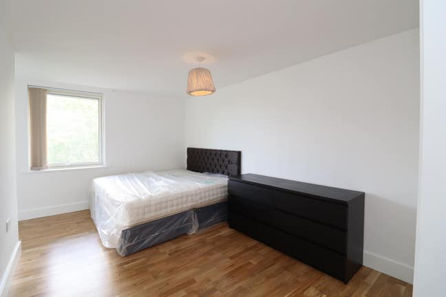 📢 3 Bright Rooms|Canary Wharf|Modern Flat|Balcony Main Photo