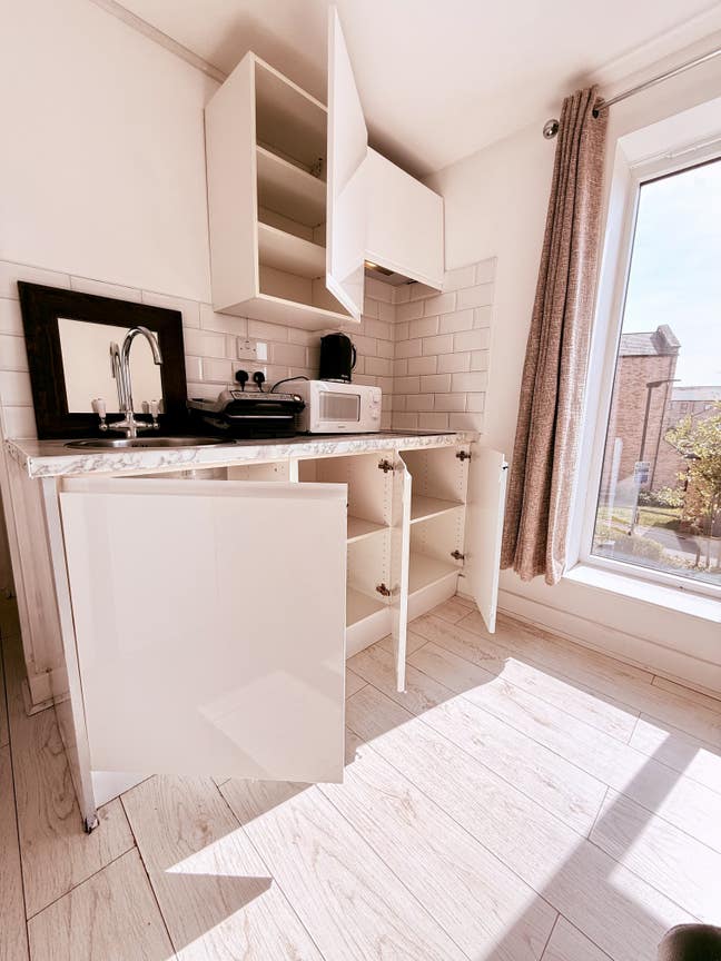 Charming Studio Flat  and all Bills included  Main Photo