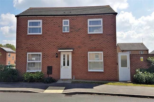Four Bed Comfy Home - Available Now  Main Photo