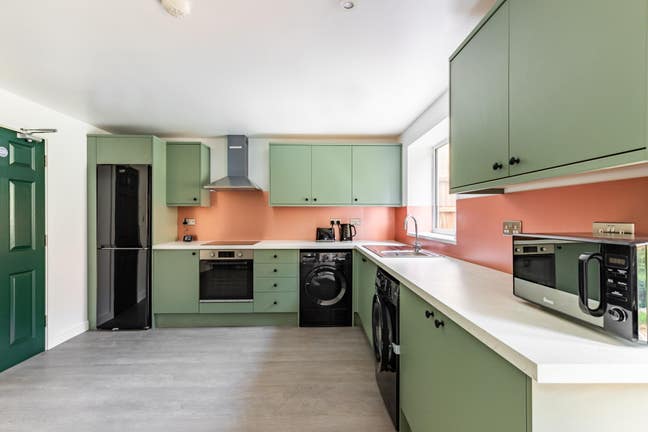 Stunning 6-Bed Student House Near UEA Main Photo