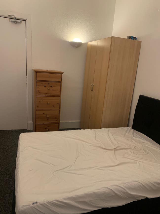 Room with Private Bathroom near City Centre Main Photo