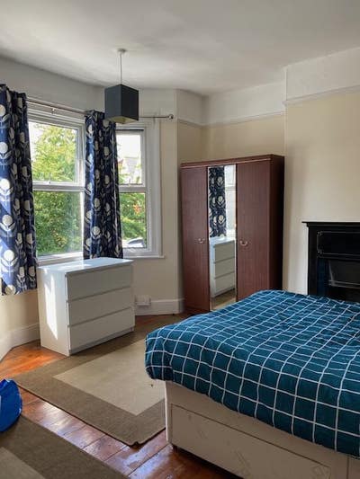 Students - spacious double room  (bills included) Main Photo