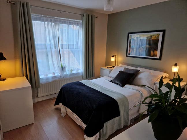 En-suite double room in 2 bed apartment near QUB Main Photo