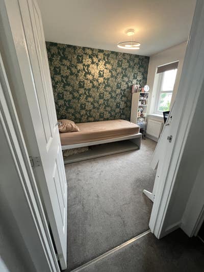 Single bedroom Main Photo