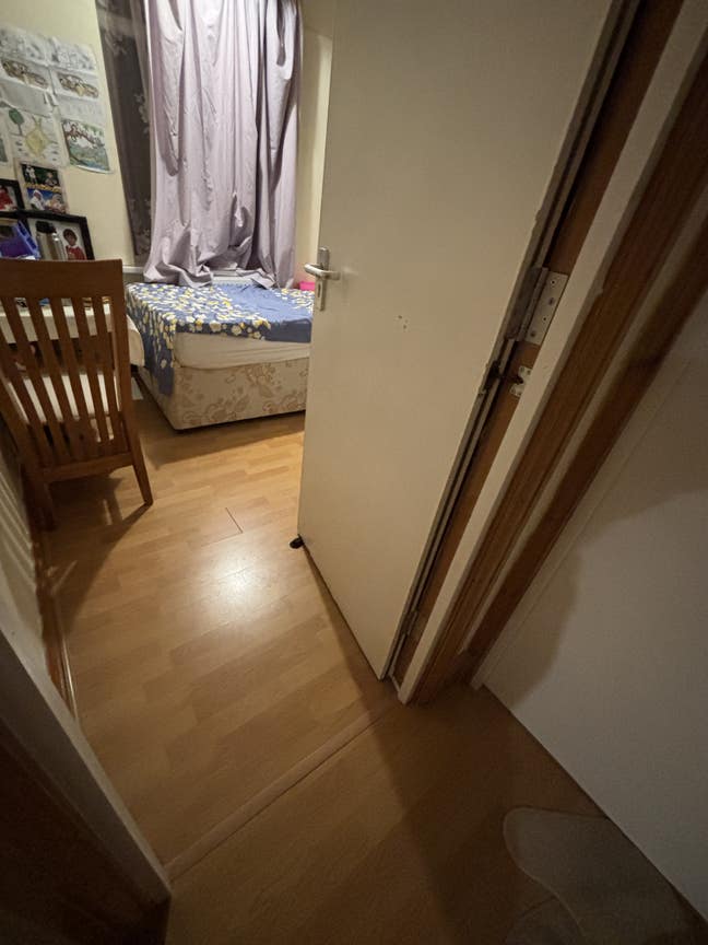Single bedroom available for rent in shared house Main Photo