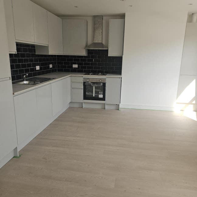 2 Bed Flat with  2Bthrooms in Great location  Main Photo