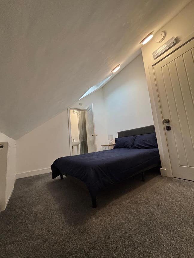 ✨ Modern Luxury En-Suite Room -All Bills Included! Main Photo