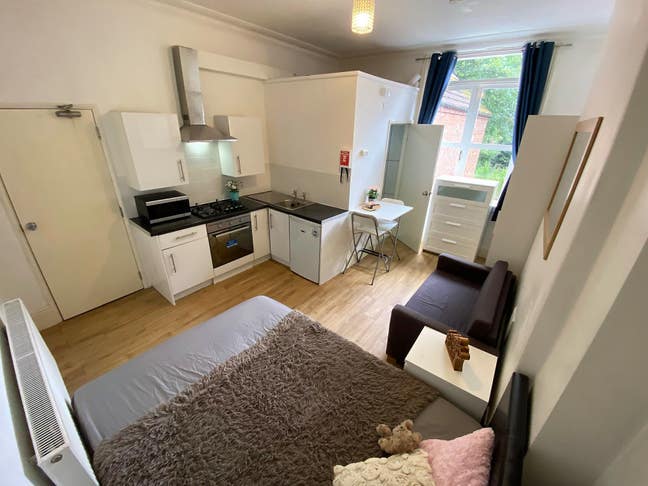 Self Contained Studio Bills All Included Main Photo