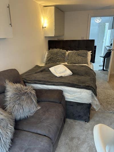 PE Ensuite Bedroom in a quiet location  Main Photo