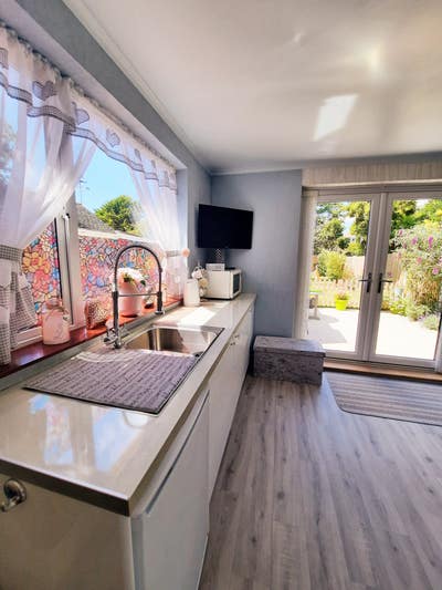 Lovely private modern studio by the beach Main Photo