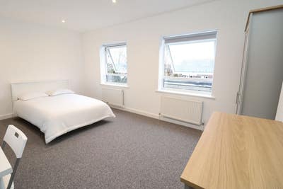3 Top !! Rooms Available in the Heart of Fulham Main Photo