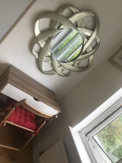 Elegant single room with smart TV near shops  Main Photo