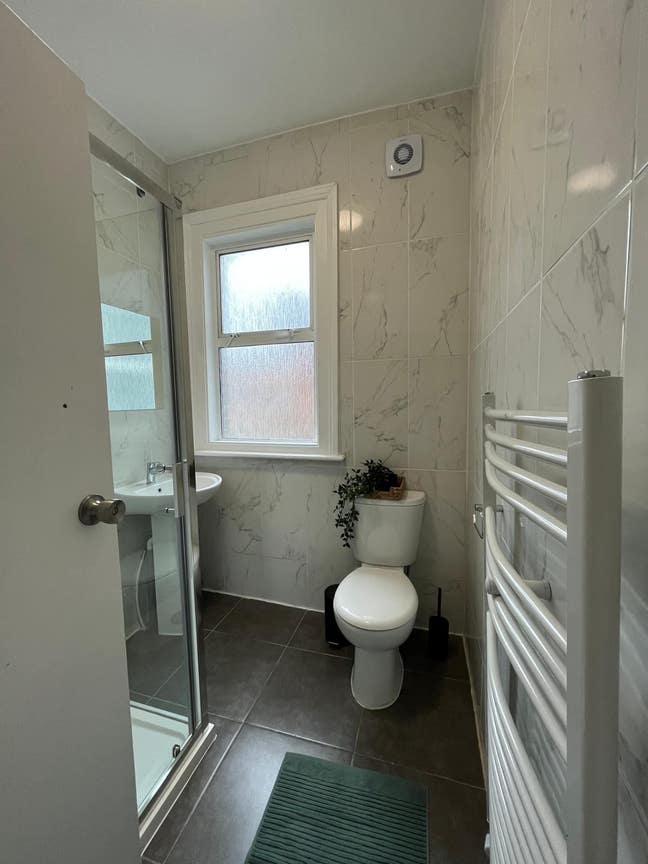 Very spacious double room Main Photo