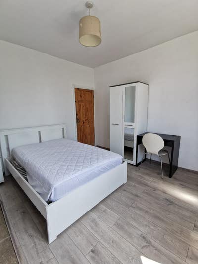 Double bed room in City road, Sheffield S21GF Main Photo