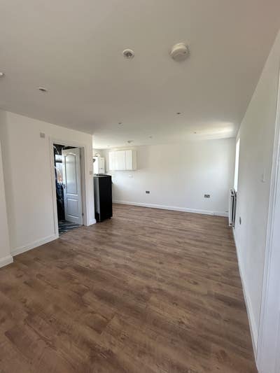 Lovely One Bedroom Flat Available  Main Photo