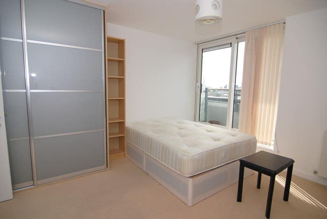 Penthouse double room available - Limehouse Main Photo