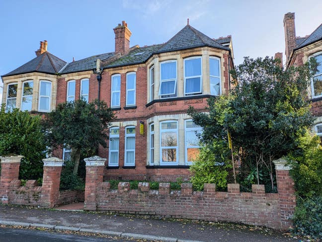 8 individual bedrooms to let on Magdalen Road Main Photo