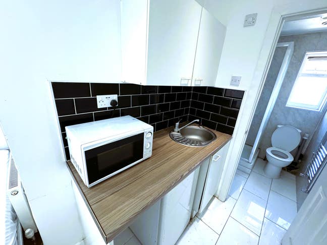 Bedsit Studio Ilford/Barking &pound;775 Pcm Main Photo