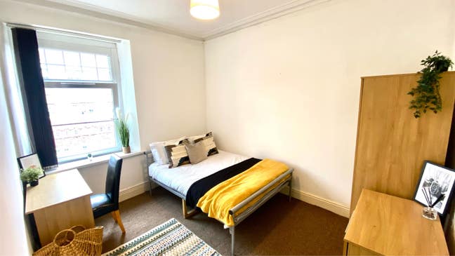 ⭐️Huge rooms available for STUDENTS ⭐️ Main Photo