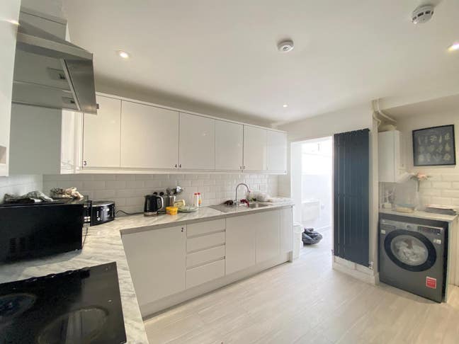 Your Dream En Suite Room Awaits in Gillingham! Main Photo