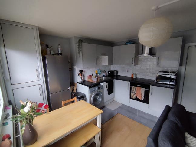 🏡 Spacious 3-Bed Home with Study + Gardens  Main Photo