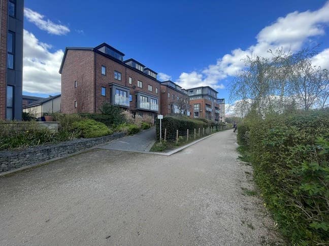 Double Room in a beautiful house by the riverside Main Photo