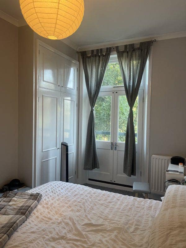 Spacious double bedroom in Wimbledon  Main Photo