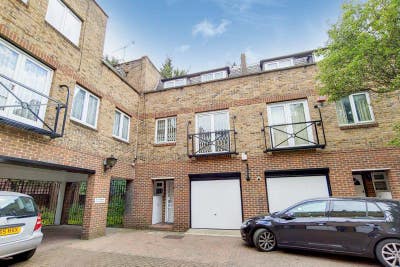 Ensuite Room Available in Paddington Mews House Main Photo