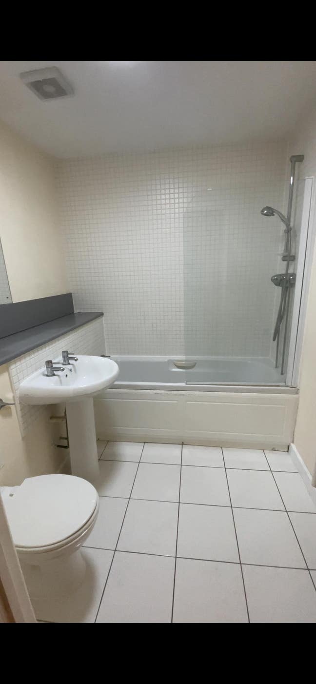 Furnished Double bedroom available  Main Photo