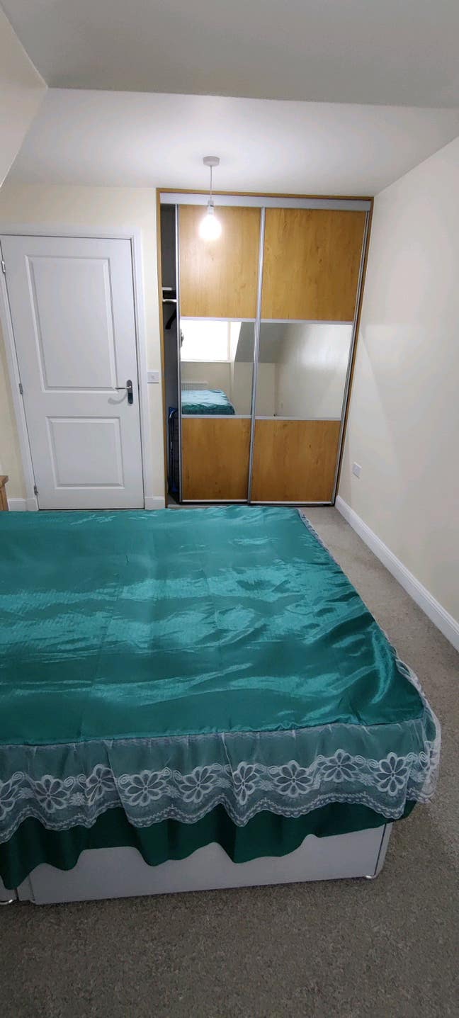 Room available in lovely location  Main Photo