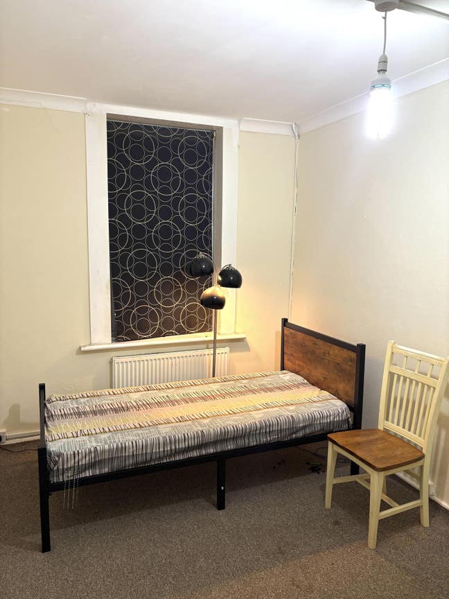 Single Room to let Main Photo