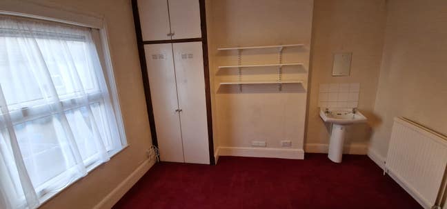 Room in shared house Main Photo