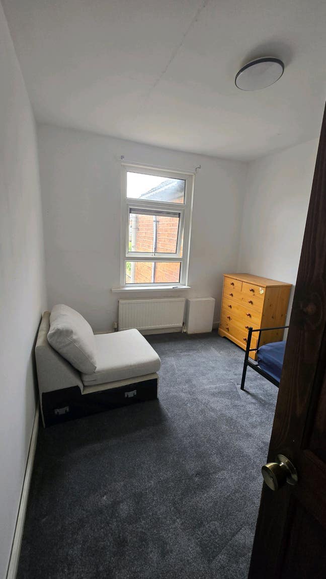 Room LE2 Near To Town Main Photo