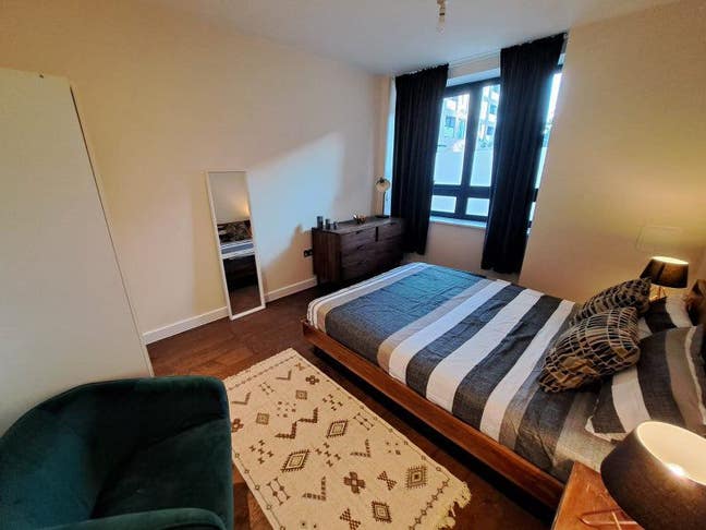 ** Canary Wharf ** Two Double Room Same Flat Main Photo